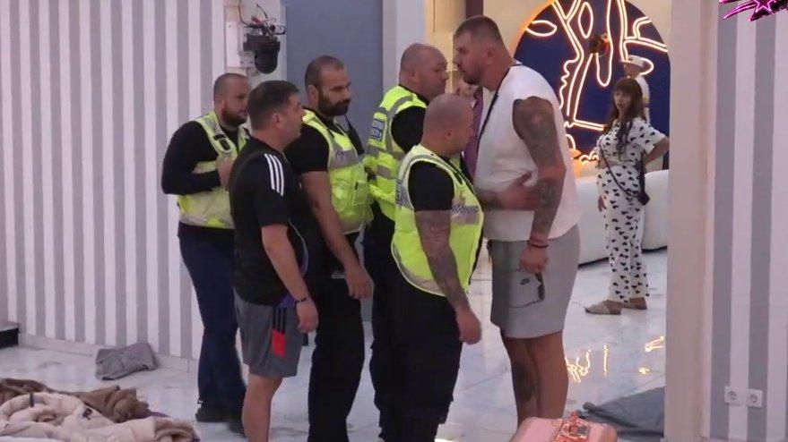 Obezbeđenje dojurilo u Elitu! Janjuš i Ivan Marinković u novom klinču, trese se sve (VIDEO)