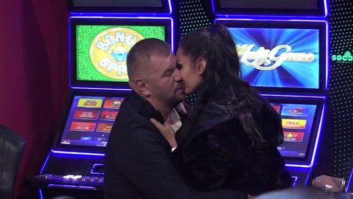 Je l' sam ti ja najveća ljubav? Sandra dočekala Janjuša na zicer, on ostao bez teksta! (VIDEO)