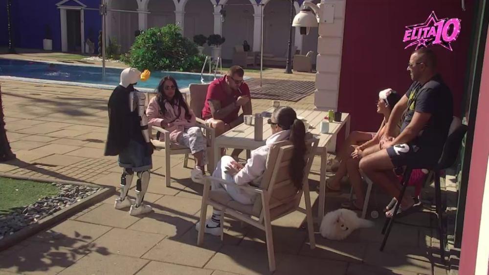 Robot Toša stavio Anđelu na teške muke: Dobila specijalan zadatak, Gastoz će se oduševiti ako ga položi! (VIDEO)
