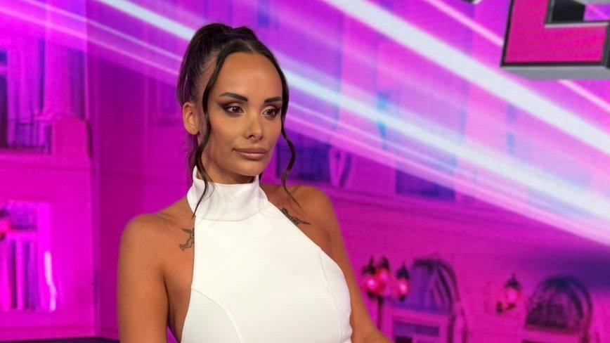 Teodora Delić pokazala kako slavi Svetog Luku: Podelila atmosferu iz porodičnog doma, jedan detalj svima je privukao pažnju! (FOTO)