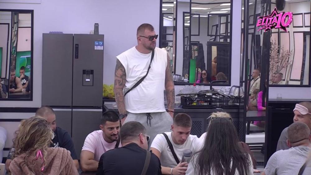 Nova tura obračuna Janjuša i Marinkovića! Obezbeđenje ih razdvajalo, a sada su nastavili sukob za crnim stolom, ORI SE SVE (VIDEO)