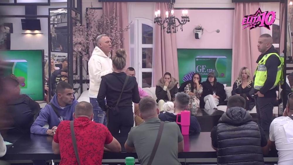 Uvrede lete kao konfete! Car stavio Biljanin moral na stub srama, smatra da je nikakva majka: Imaš ćerku od petnaest godina koja gleda... (VIDEO)
