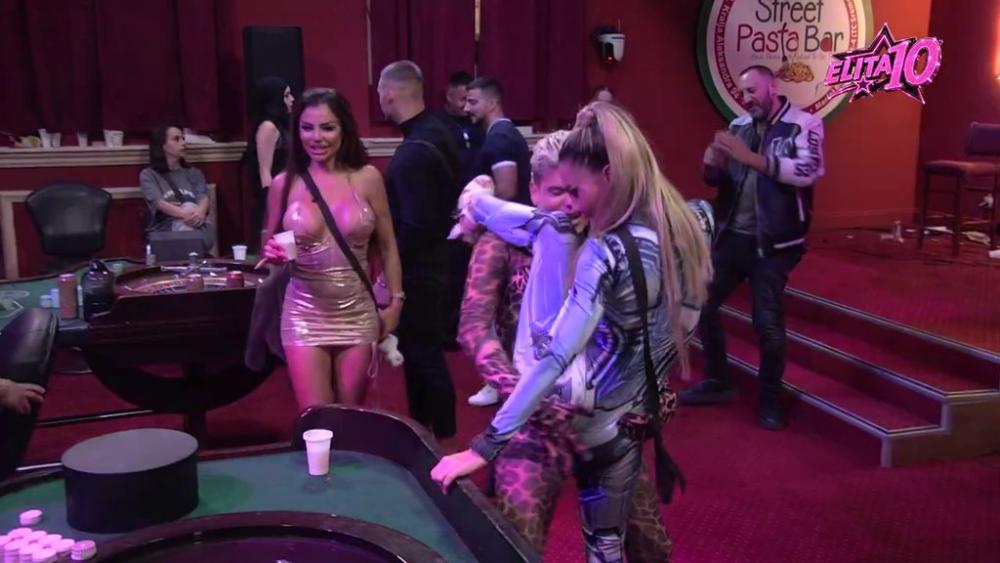 Ovako to radi Aneli Ahmić: Noge diže do plafona, Caru od ovih scena neće biti dobro! (VIDEO)