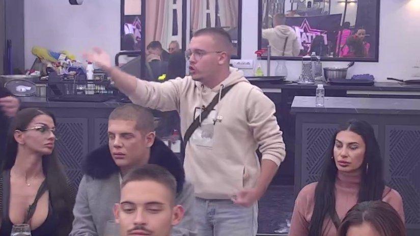 Bukti žestok rat: Aneli žestoko izvređala Daču i njegovu porodicu, Car sedi kao na iglama! (VIDEO)