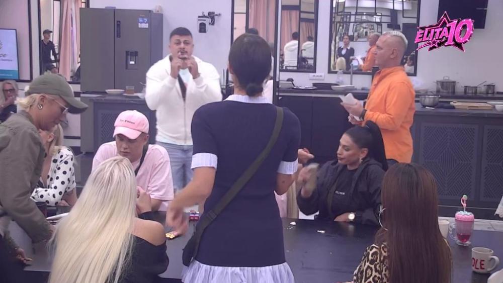 Haos za crnim stolom: Terza raspalio rafal kritika na Daču i ekipu jer Lauru sputavaju s pravog puta! (VIDEO)