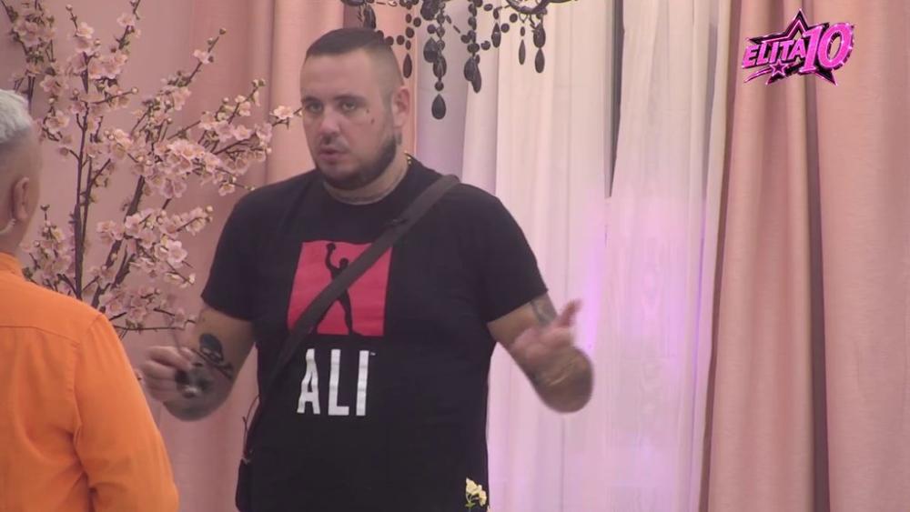 Naš odnos više ne postoji: Car pokušao da objasni zašto je unizio Anđelu, ona jasno stavila do znanja na čemu je sa njim! (VIDEO)