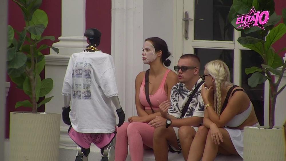Izgleda kao baba koja je izašla iz zatvora: Laura priznala da oseća gorčinu u grlu zbog Đukića i Biljane, pa istakla da joj je ona konkurencija ispod svakog nivoa! (VIDEO)