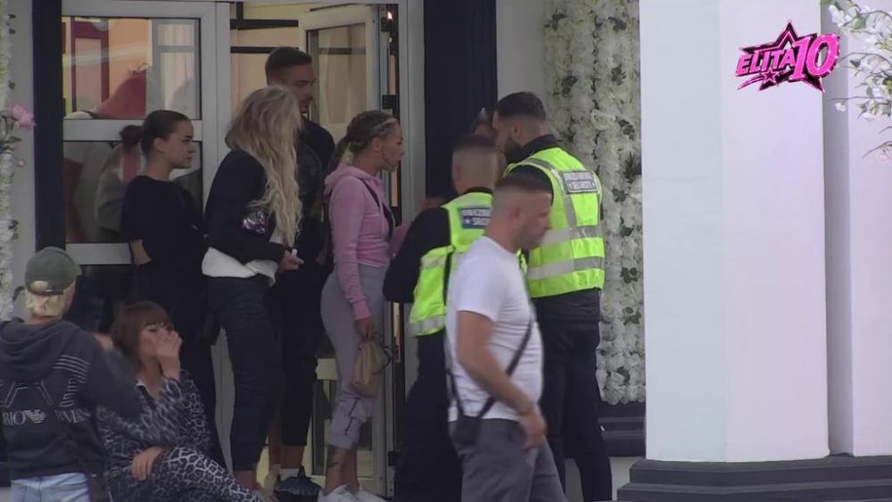 Sram te bilo što pozdravljaš ćerku! Matora zapenila na Biljanu, ona lagana kao pero: Obezbeđenje u pripravnosti (VIDEO)
