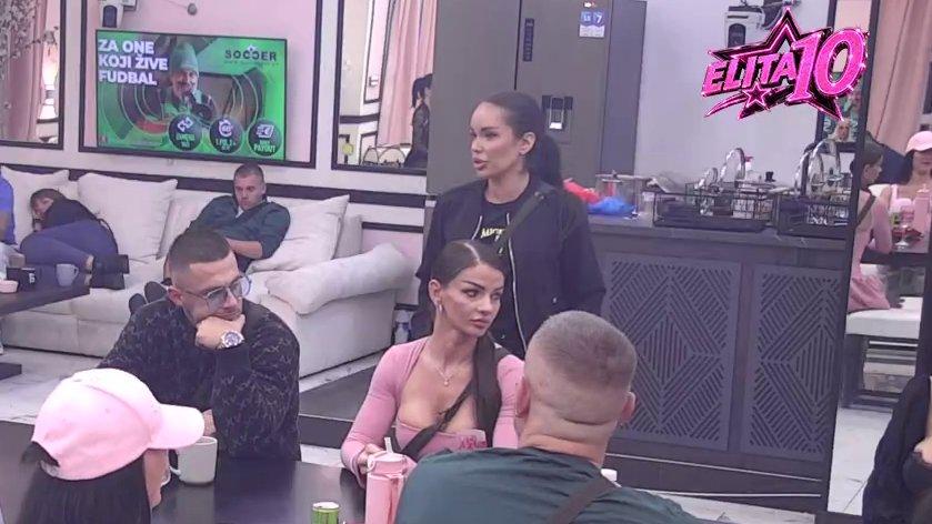 Nikada te nije pljuvala, a čak je umela... Sandra lupila Marku šamar realnosti, pred svima pružila podršku Sanji! (VIDEO)