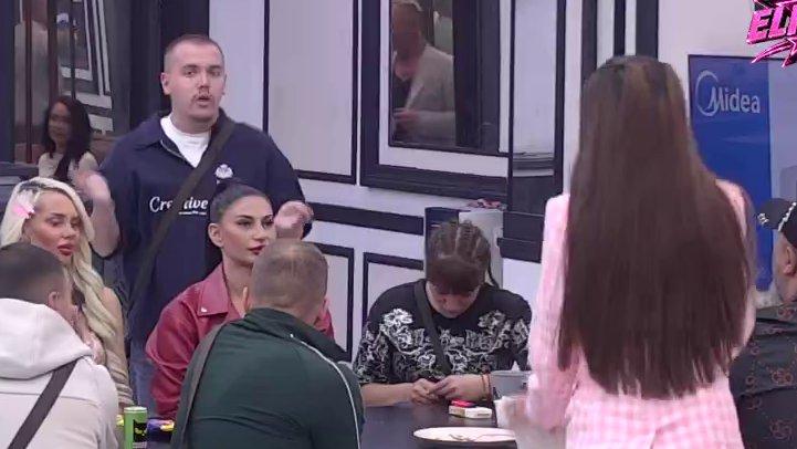 Učesnicima popadale vilice! Videli snimak kako Sanja tera Uroša da razdvaja Marka i Lauru, Dača ih urnisao: Monstrumi, gazite po svojim porodicama (VIDEO)