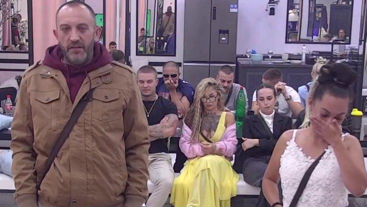 Svi planovi za budućnost pali u vodu: Rada grca u suzama zbog izgubljene ljubavi sa Stojinim sinom, on tvrdi da je bio pikiran od strane nje, ne želi ni da čuje za bivšu dragu: Lagala me je i... (VIDEO)