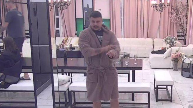 Bukti žestok rat: Terza izneo skandalozne prozivke na Slađin račun, ona sigurna da je iskompleksiran! (VIDEO)