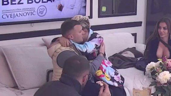 Šok prizor u Eliti: Karić zaboravio na sve sukobe s Urošem i utešio ga! (VIDEO)