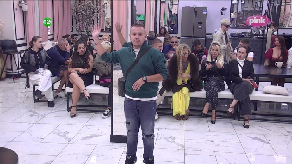 Uveren da se sprema zatišje pred buru: Dača veruje da će se harmonija Aneli i Cara uskoro narušiti kao kula od karata, opljuvao im sočno odnos! (VIDEO)