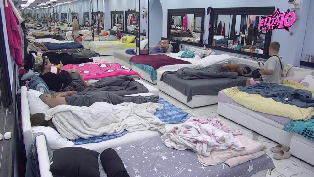 Učesnici poskakali! Veliki šef se oglasio, oni odmah morali da urade OVO (VIDEO)