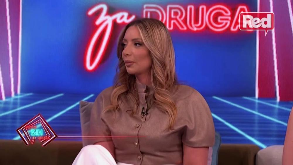 Stojim iza toga da su raskinuli, a na njima je kako će postupati: Ana Spasojević progovorila o odnosu Anđele i Gastoza, spomenula Cara, pa žestoko oplela po Aneli Ahmić! (VIDEO)