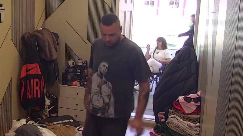 HIT! Miljana zauzela Caru kolica, on šeta po sobi dok ona sedi (VIDEO)