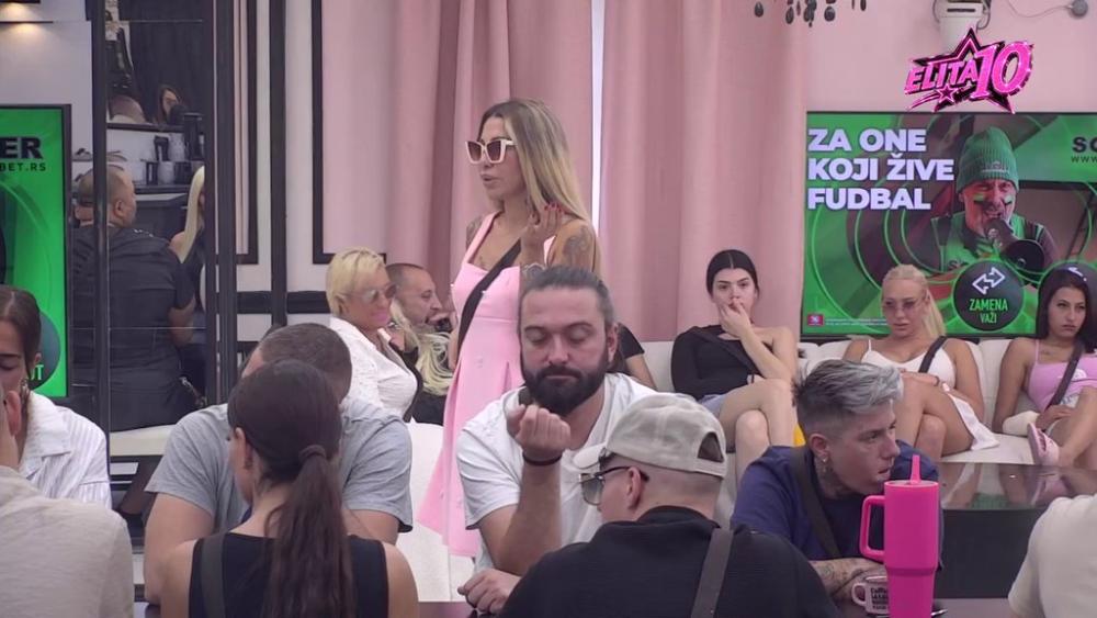 Glumio je žrtvu: Aneli proglasila Đukića lažovom i prevarantnom, nakon vrele akcije sa Laurom shvatila da je glumio kosmičku ljubav (VIDEO)