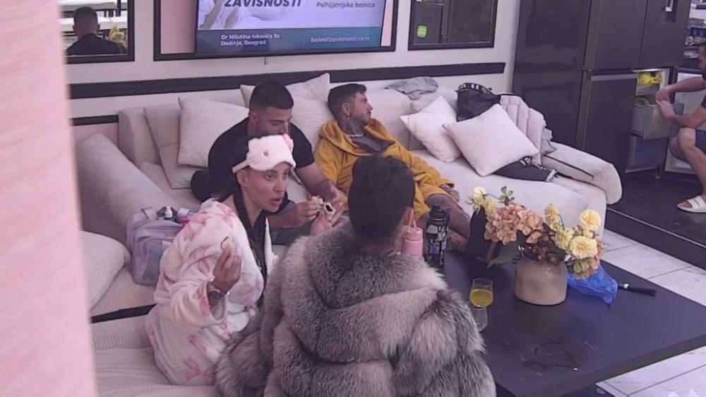 Ništa se ne gura pod tepih: Laura rešila da raščisti probleme sa Poršelinom, ona odmah počela da se pravda! (VIDEO)