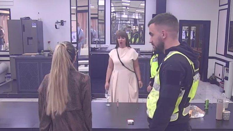 Rat Miljane i Cara trese Belu kuću! Ona počela s GNUSNIM uvredama: Kakva majka, takva ćerka (VIDEO)