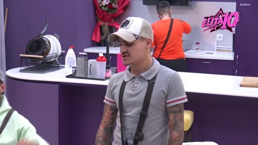 Dočekao svojih pet minuta: Vasilije iskoristio priliku da opljuje Jovanu za sve pare! (VIDEO)
