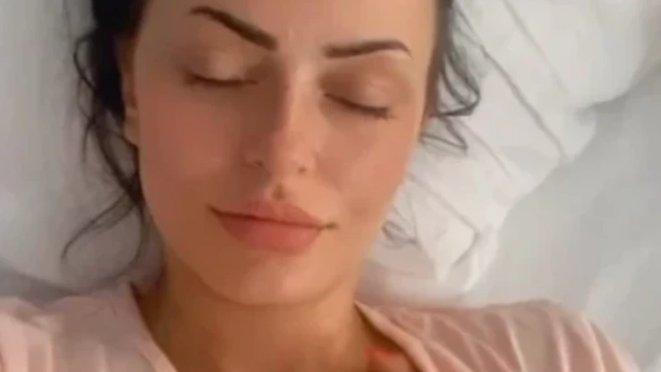 BIVŠA ZADRUGARKA PONOVO OPERISANA! Bori se sa tumorom, a sad zbog opake bolesti prolazi kroz novu agoniju: Oglasila se potresnom objavom iz bolnice (FOTO)