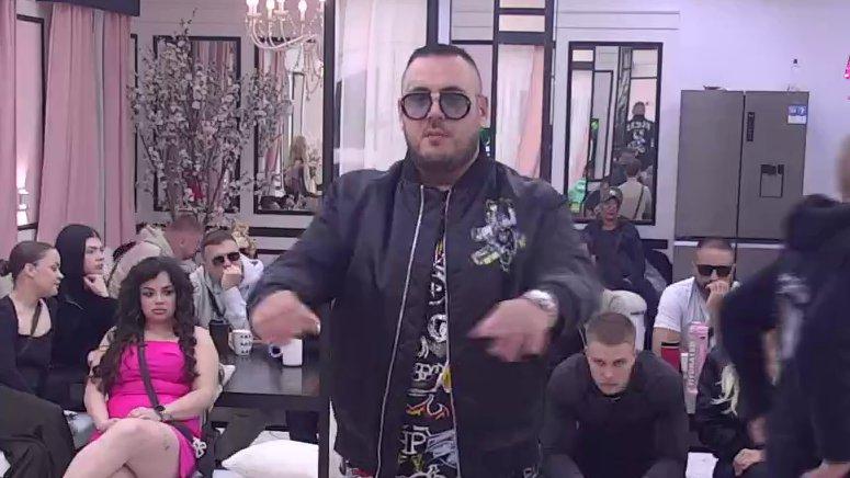 Ne nalazi opravdanje: Car ne može da shvati zašto Anđela udara Aneli na traume, ali joj se ipak izvinio! (VIDEO)
