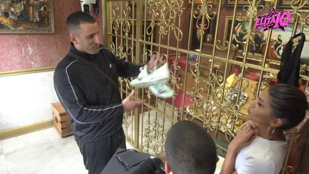 Cenkanje bez premca! Mirko pretvorio zalogaonicu u buvljak, doneo patike iz sportske karijere (VIDEO)