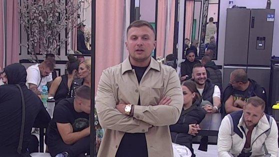 Ne mogu da verujem koliko se ponižava: Karić pokušao Lauri da opali šamar realnosti, pa podržao Aneli i Cara! (VIDEO)