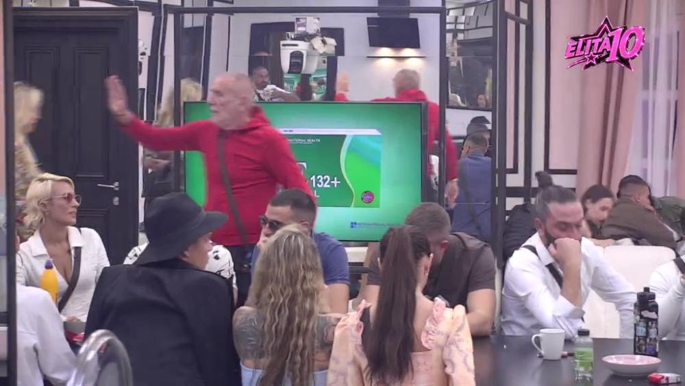 Pričali su mi da sam grof pod magijom: Lepi Mića obraćanjem Aneli Ahmić napravio opštu pometnju u Beloj kući! (VIDEO)