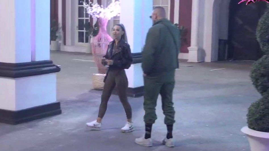 HAOS ANELI I CARA NE STAJE! Car osuo rafalnu paljbu, trese se pab od njegovih psovki (VIDEO)