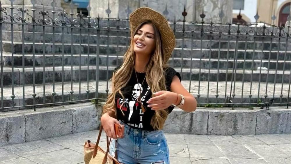 Ana Radulović otputovala iz Srbije, a tek da vidite u kakvom se stajlingu šrćka po Italiji (FOTO)
