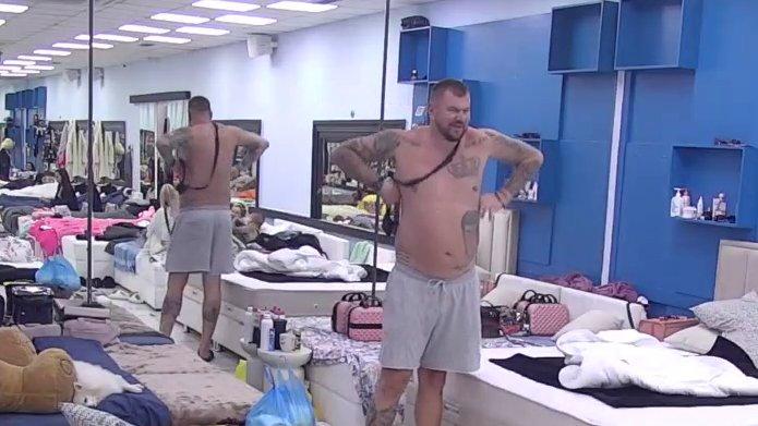 HIT! Janjuš sam svoj pevač! Zapevao, ori se spavaća soba (VIDEO)