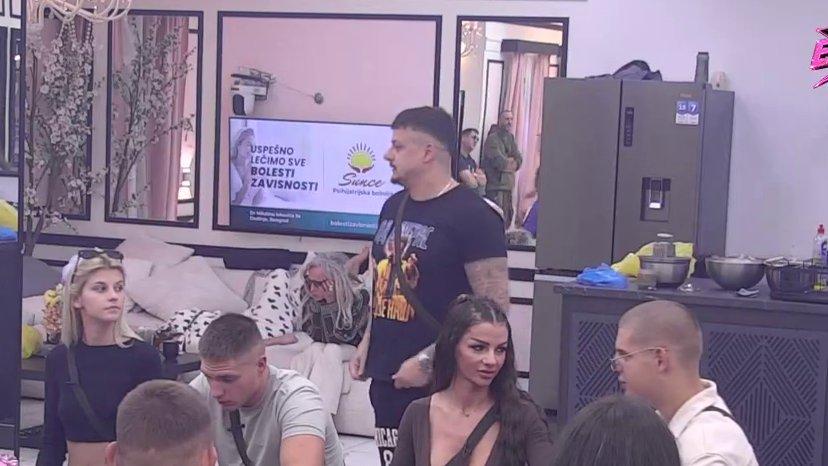 Pršte uvrede ko konfete: Terza razvezao jezik o prijateljstvu Glorije i Laure, pa žestoko potkačio Poršelinu! (VIDEO)