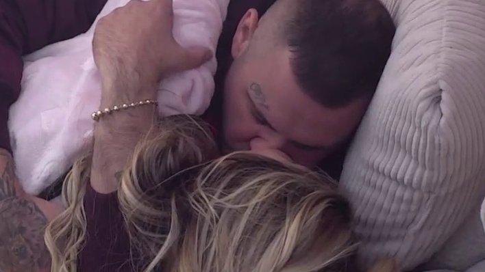 Ipak pronašli zajednički jezik! Car i Aneli se poljubili usred Bele kuće, ovo je znak da od sada vlada idila (VIDEO)