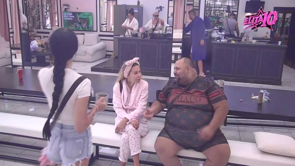 Čim vi ne spavate do deset... Slađa krenula da rešeta Aneli zbog prisnog odnosa sa Carem, ipak joj TRN U OKU (VIDEO)