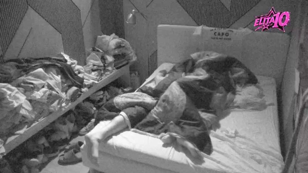 Zavukli se zajedno ispod pokrivača: Aneli i Car se ne odvajaju jedno od drugog, u potpunosti se osamili (VIDEO)