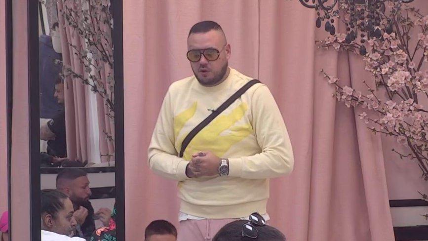 Lepi Mića izneo svoj sud o odnosu Cara i Osmakčića, on se zapitao: Da li on o meni misli dobro, pa mi želi osobu o kojoj pet godina loše govori?! (VIDEO)