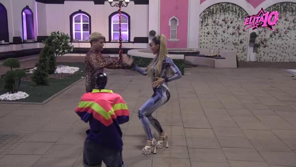 Aneli i Uroš zaigrali kao roboti: Priredili Toši specijalan performans, pa napravili šou Beloj kući! (VIDEO)