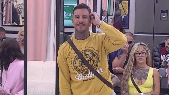 Hteo sam da budem pored nje... Đukić ponovo nema odgovor i ne zna šta da kaže, dao sve od sebe da objasni da mu se sviđaju i Laura i Biljana (VIDEO)