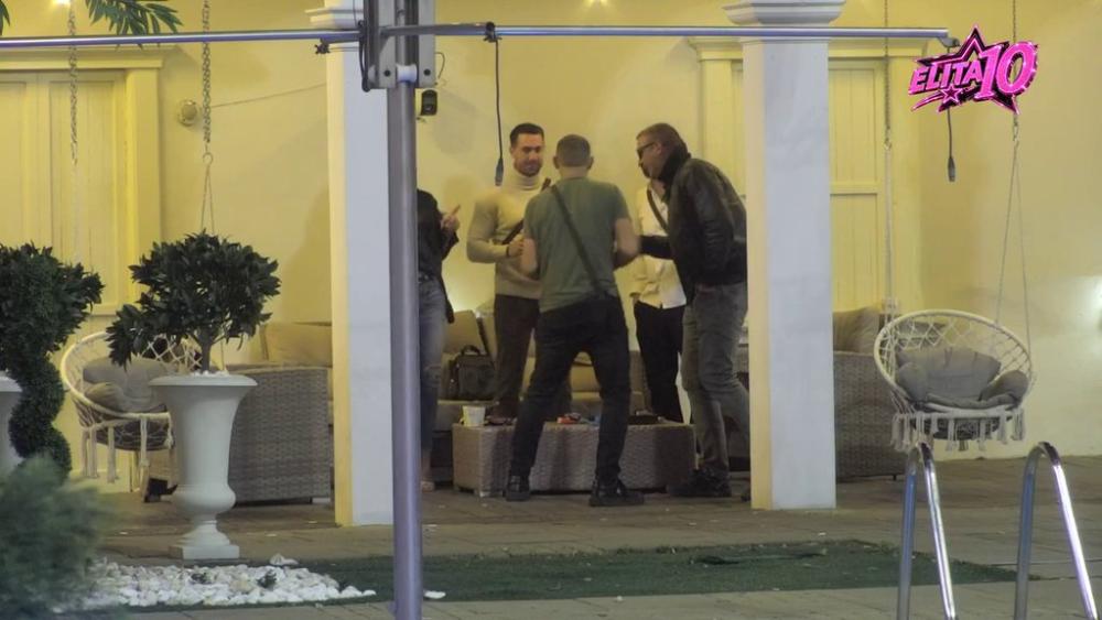 Nastalo totalno ludilo: Učesnici napravili privatno veselje, pa svi zajedno zapevali u glas (VIDEO)