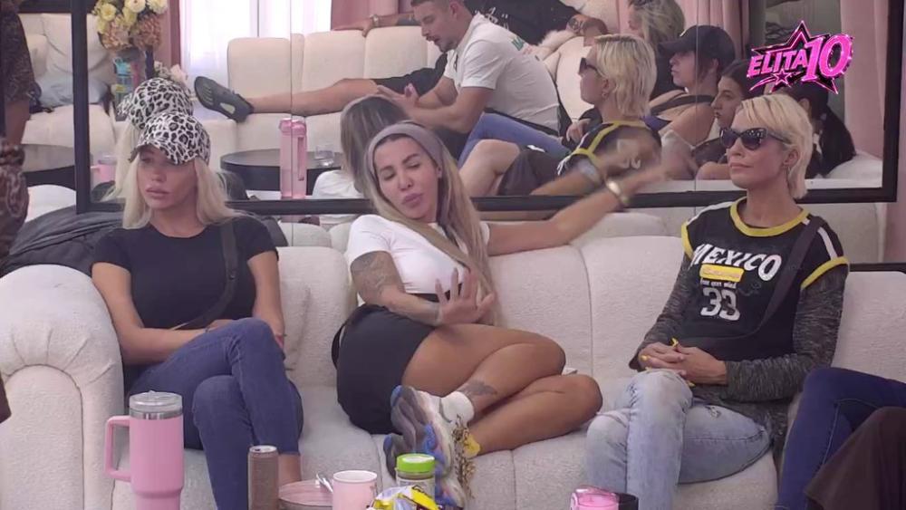 Mislim da im je odnos lakrdija: Poršelina napravila totalnu pometnju tokom podele budžeta, Car poručio Aneli da spakuje svoje stvari! (VIDEO)