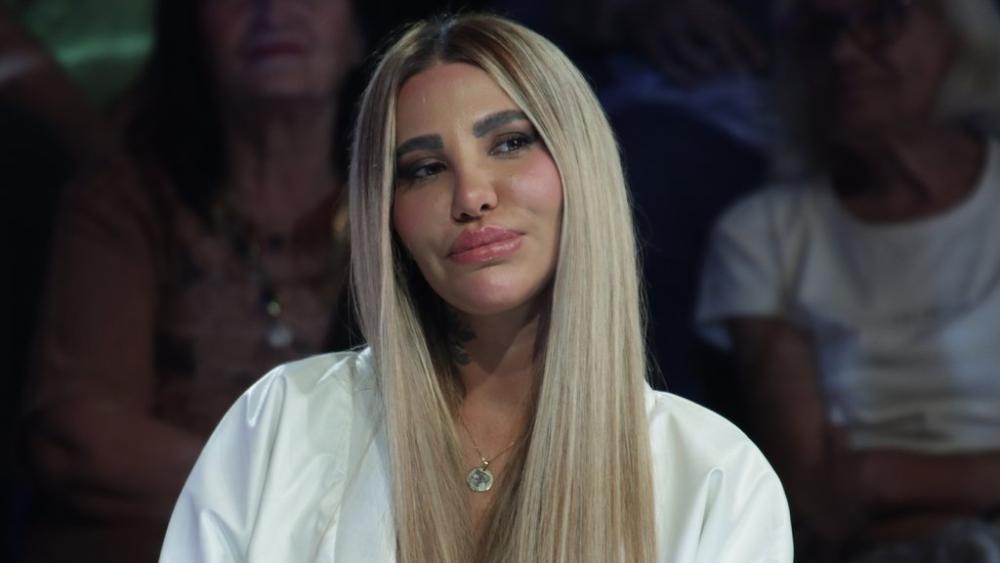 Aneli Ahmić menja imidž: Rešila da promeni frizuru, svi se pitaju kako li će joj stajati? (VIDEO)