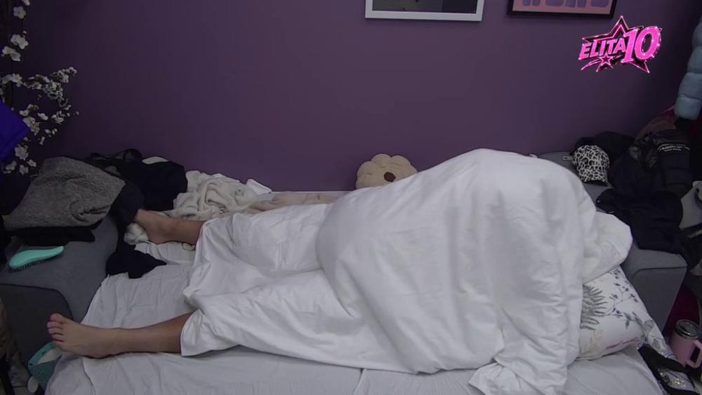 Sve pršti od strasti! Osmakčić i Glorija se prepustili strastima, zatresli krevet! (VIDEO)