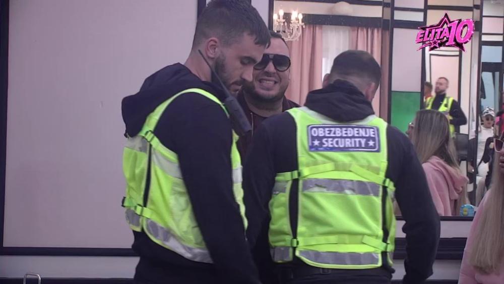 NIKAD ŽEŠĆI RAT MILJANE I CARA: On ušao u crveno i pljunuo joj u lice, pljušte burtalne uvrede i psovke! Reagovalo obezbeđenje (VIDEO)