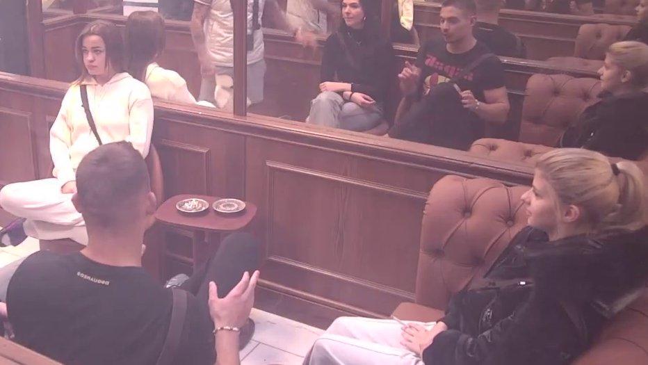 Daliboru cimerka opsovala majku, on zarežao kao besan pas: Da je muško, znao bih šta bih (VIDEO)