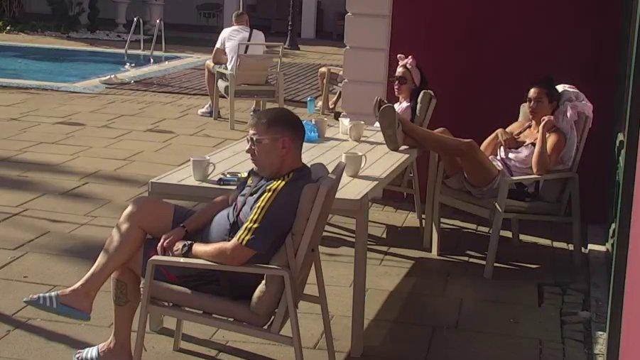 NEMA DALJE! Ivan 'pecnu' Lauru da njena energija odbija i pse i ljude, njena reakcija će vas iznenaditi (VIDEO)