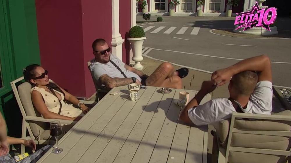 IMAO TROJKU PRE ELITE! Burek otkrio Janjušu kakvo iskustvo je doživeo: Jednu sam mazio, a druga mazila mene (VIDEO)