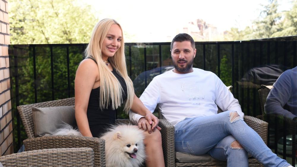 "VIDEO ME JE NEOKUPANU I SA RAŠČUPANOM KOSOM!" Luna Đogani iznenadila izlaganjem o Marku Miljkoviću