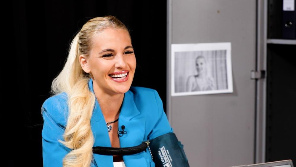 "NJENA MAJKA SE BAVI CRNOM MAGIJOM, ZATO SU JOJ TEKSTOVI PESAMA TAKVI!" Sara Reljić iznela bizarne tvrdnje